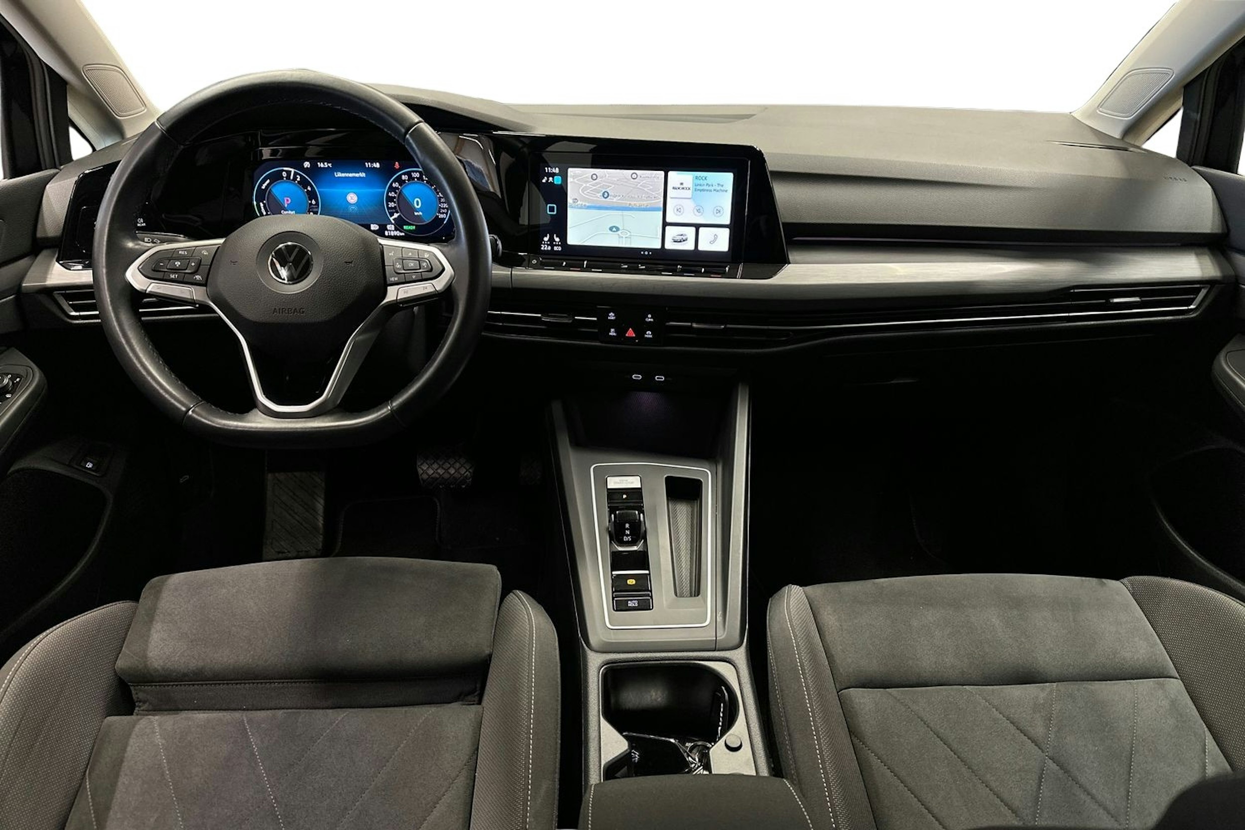 musta Volkswagen Golf 2022 kuva 9.