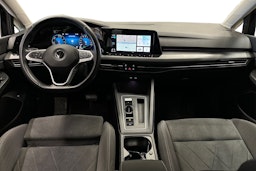 musta Volkswagen Golf 2022 kuva 9.