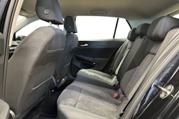 musta Volkswagen Golf 2022 kuva 10.