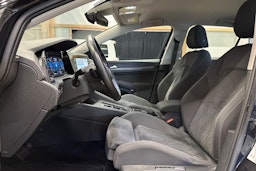 musta Volkswagen Golf 2022 kuva 15.