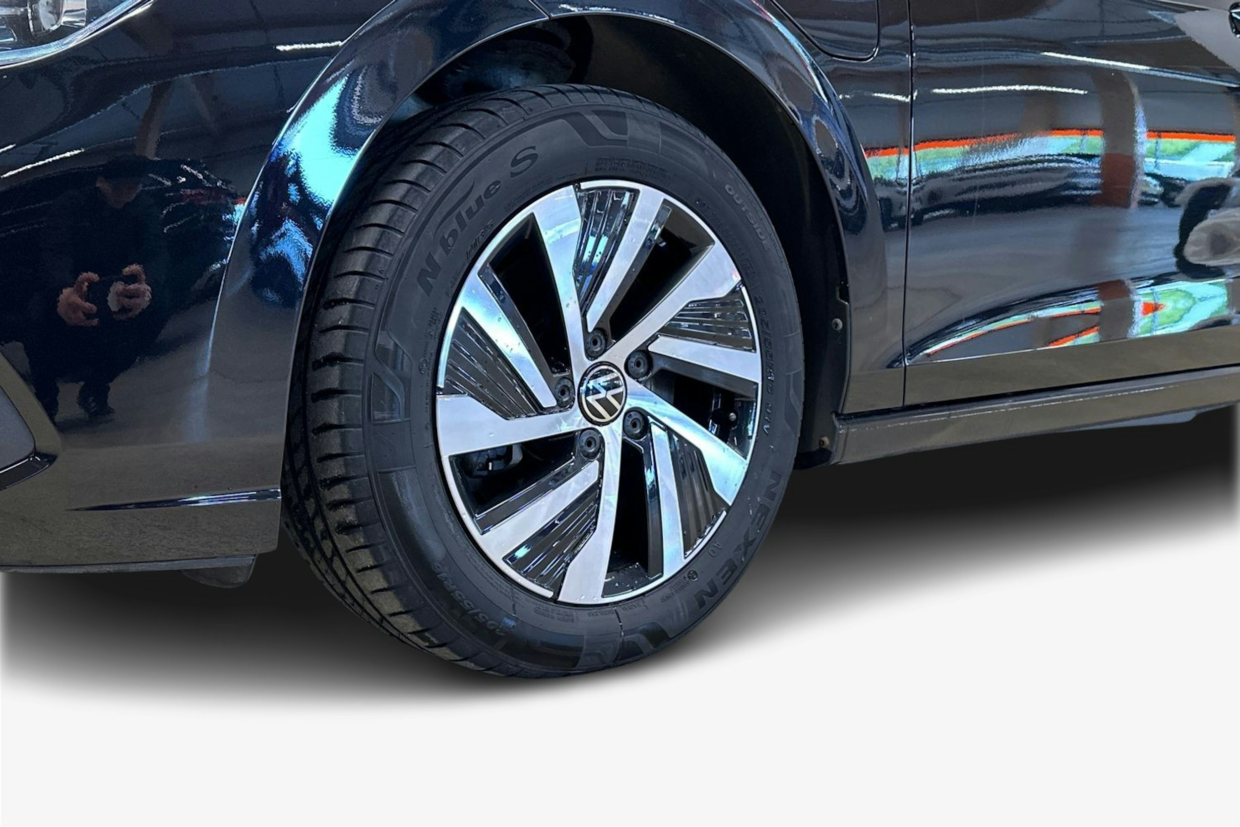 musta Volkswagen Golf 2022 kuva 17.