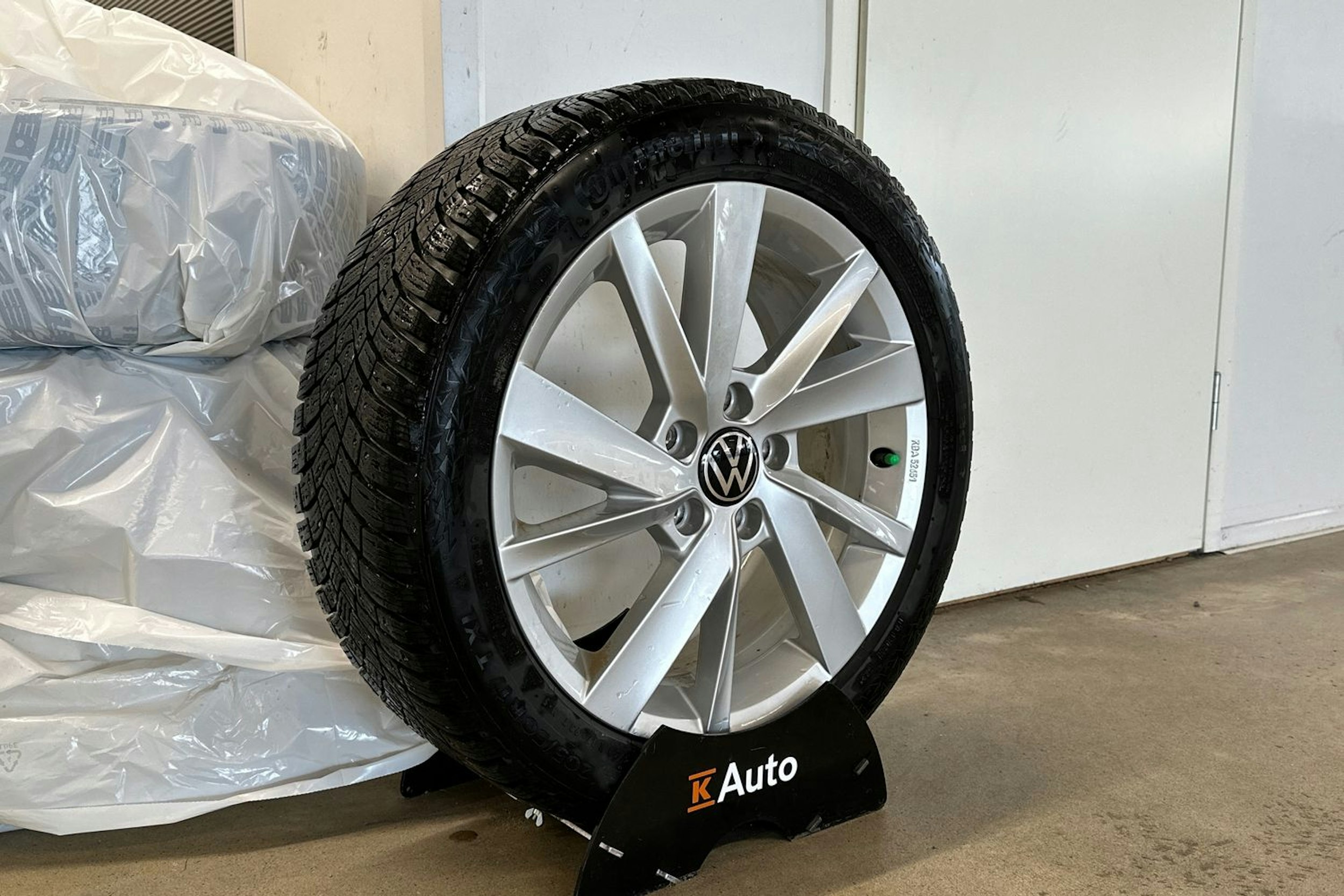 musta Volkswagen Golf 2022 kuva 18.
