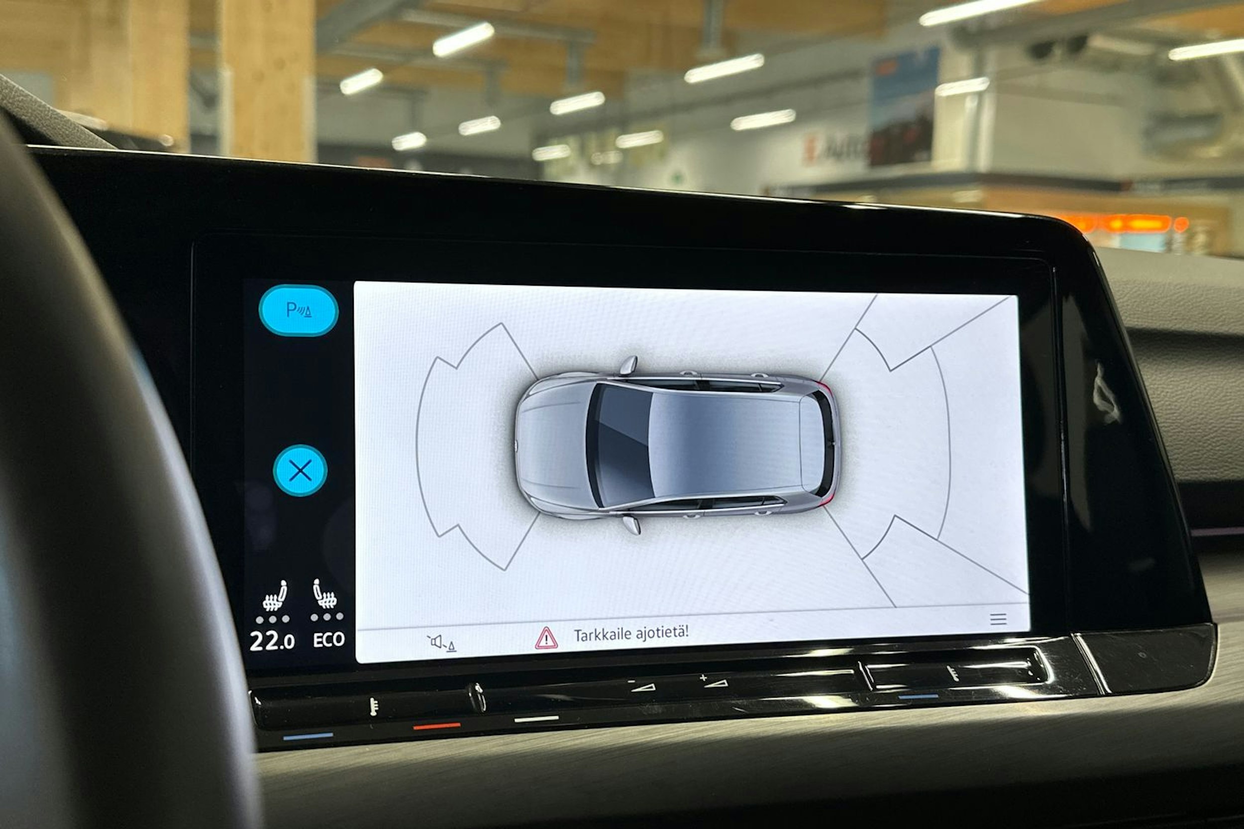 musta Volkswagen Golf 2022 kuva 19.