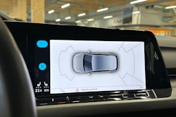 musta Volkswagen Golf 2022 kuva 19.