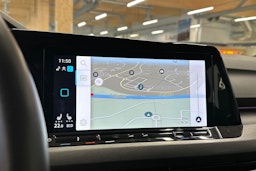 musta Volkswagen Golf 2022 kuva 20.