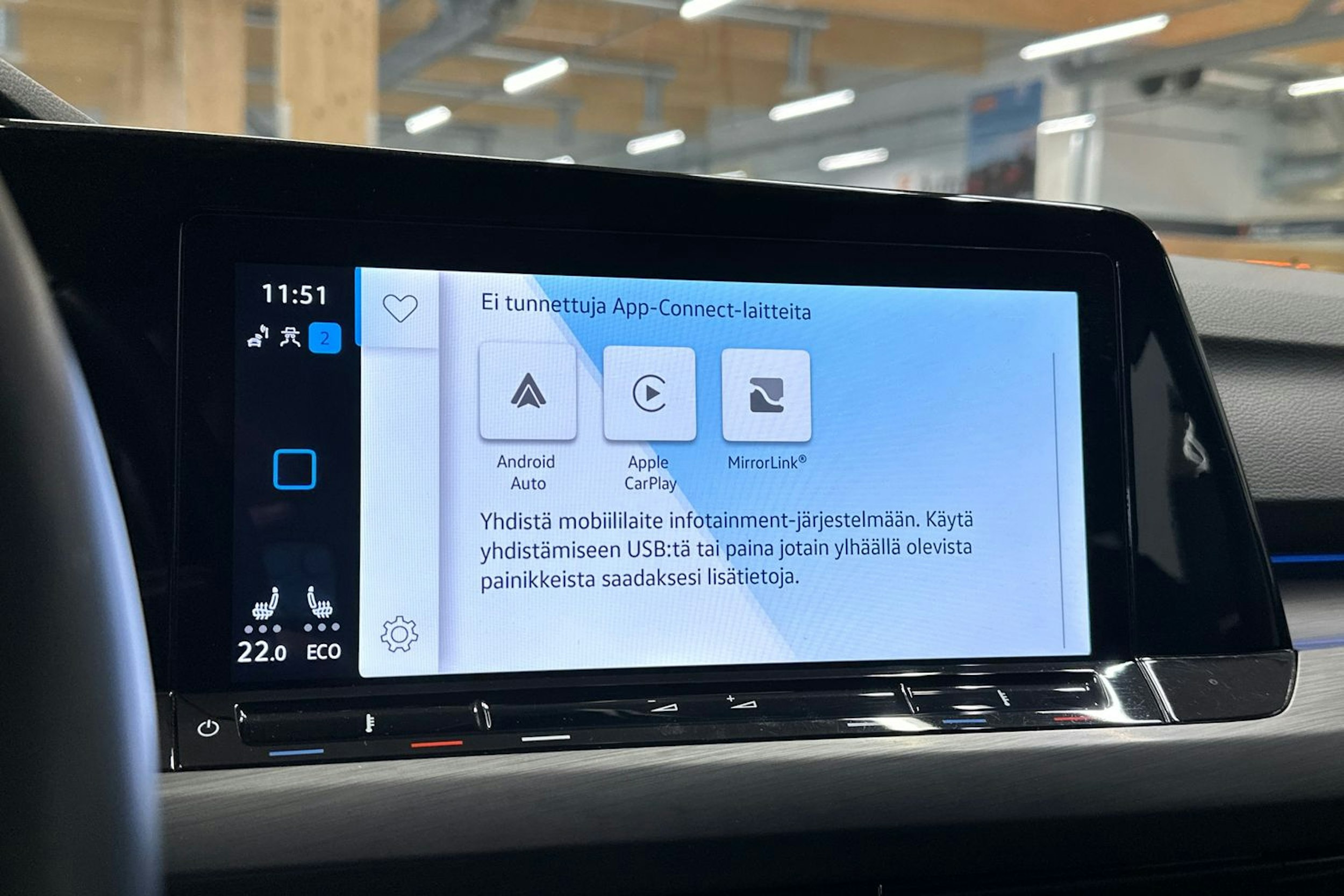 musta Volkswagen Golf 2022 kuva 22.