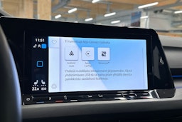 musta Volkswagen Golf 2022 kuva 22.
