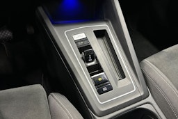 musta Volkswagen Golf 2022 kuva 24.