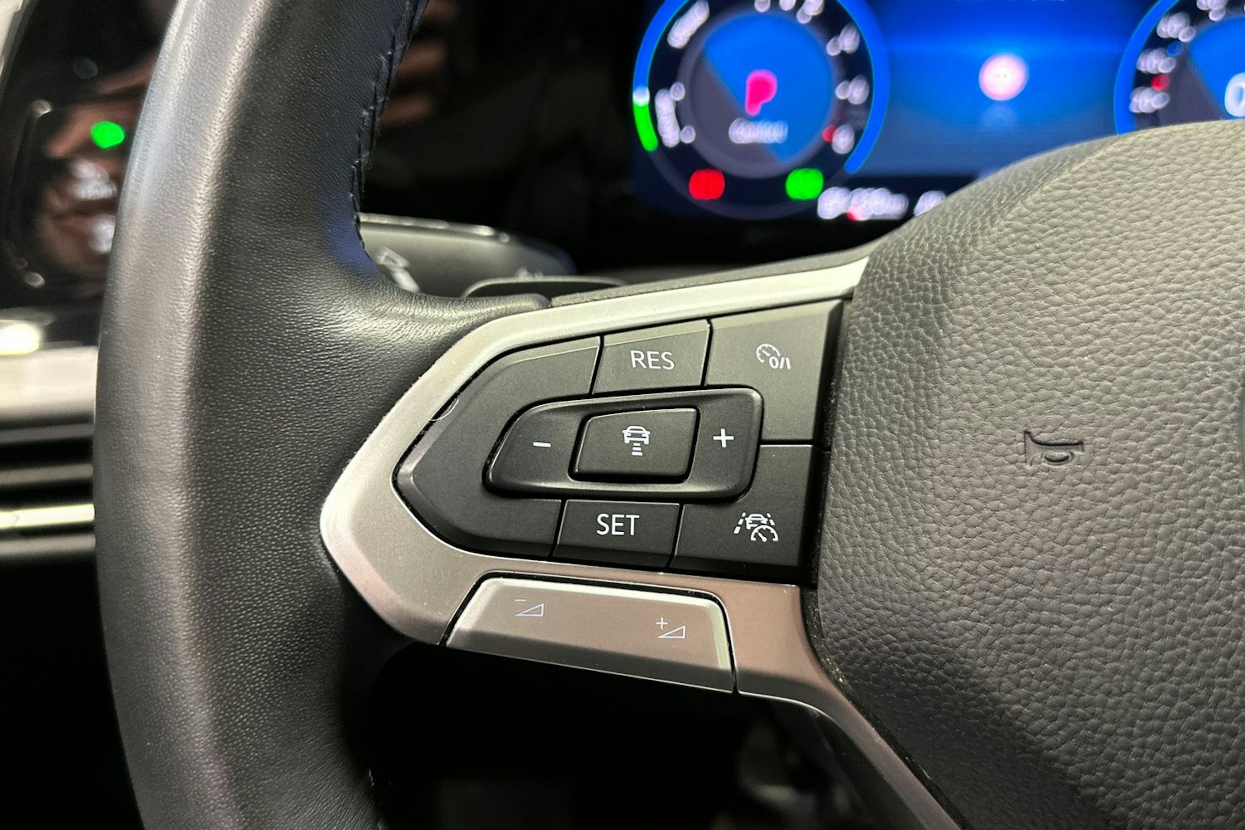 musta Volkswagen Golf 2022 kuva 27.