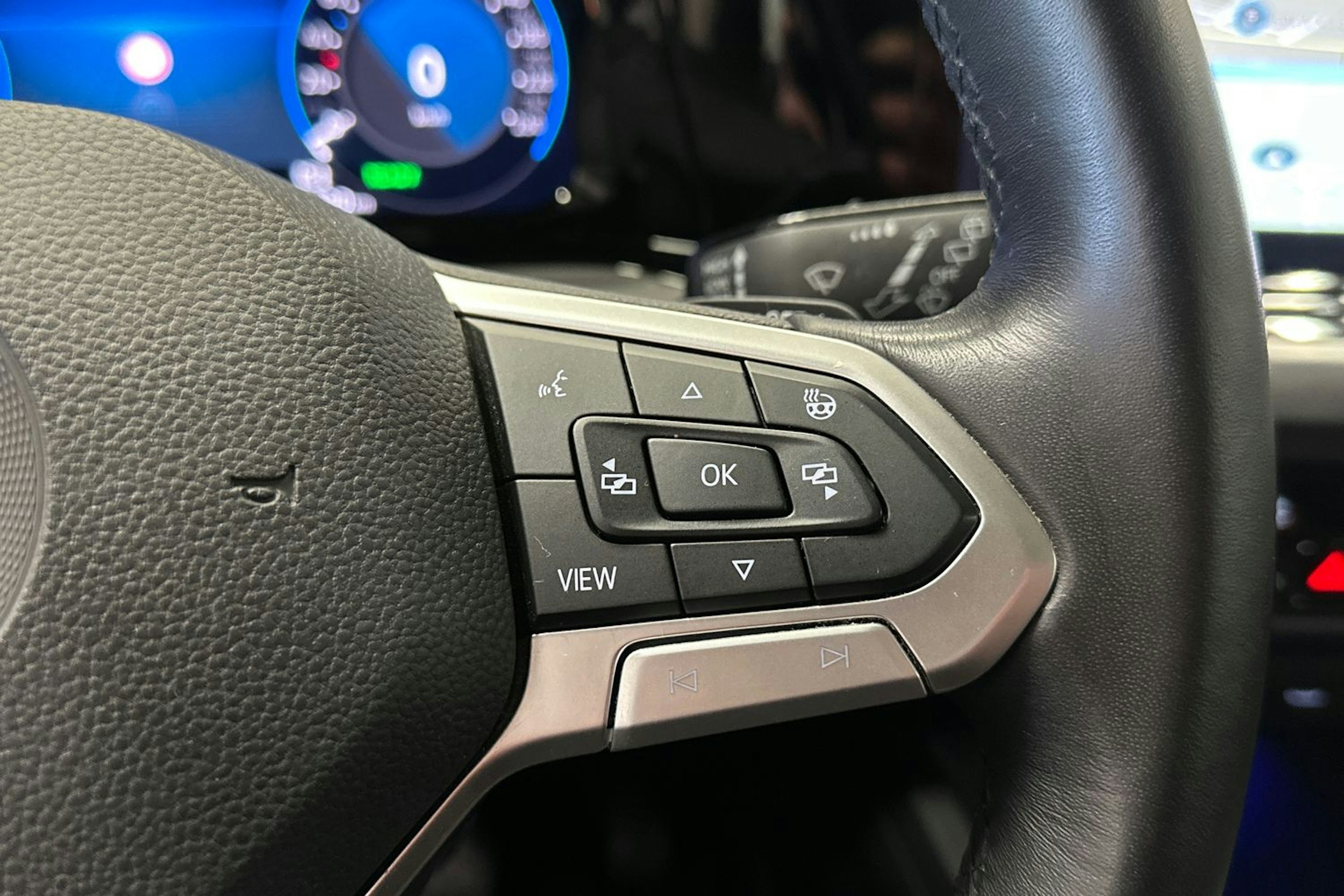 musta Volkswagen Golf 2022 kuva 28.