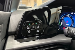 musta Volkswagen Golf 2022 kuva 29.