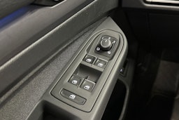 musta Volkswagen Golf 2022 kuva 30.