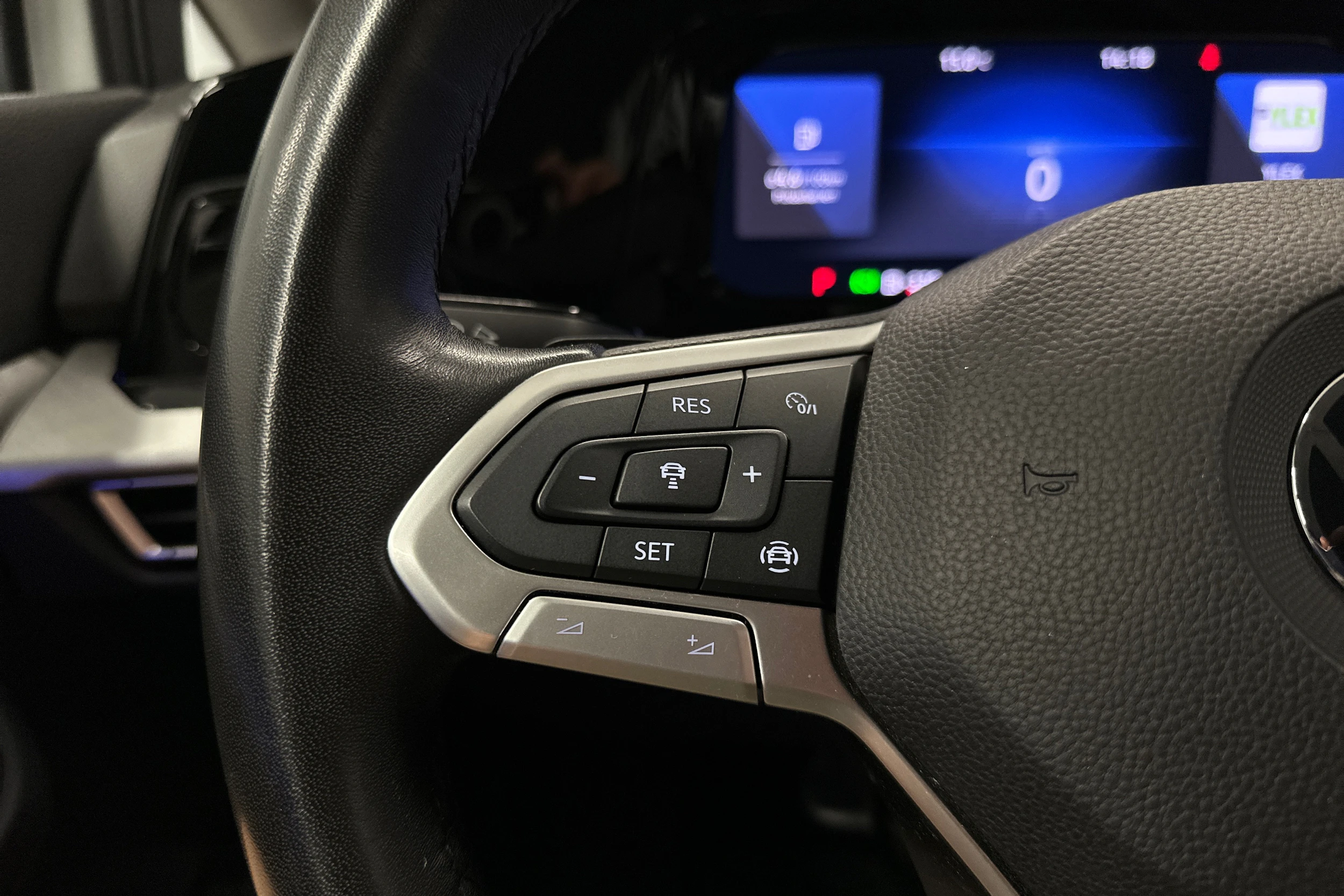 valkoinen Volkswagen Golf 2022 kuva 12.