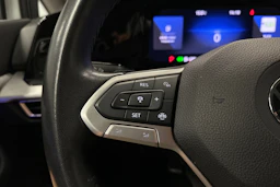 valkoinen Volkswagen Golf 2022 kuva 12.