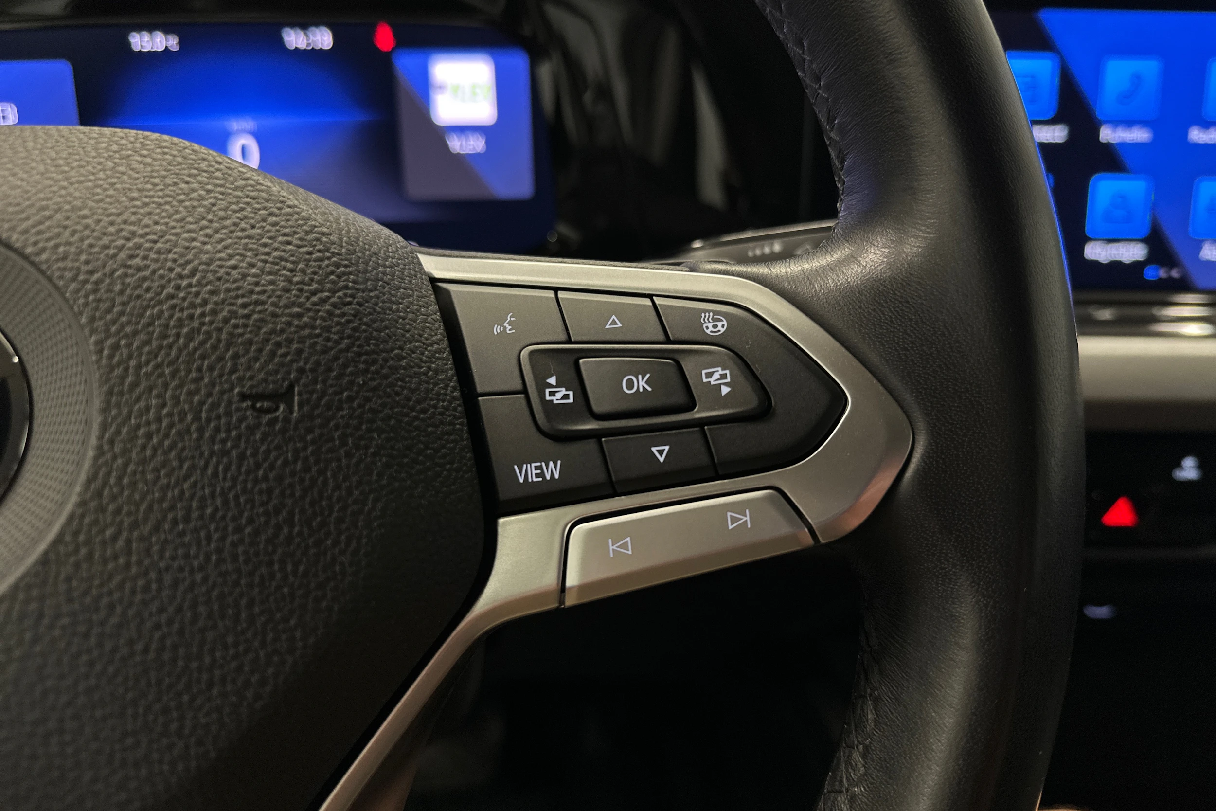 valkoinen Volkswagen Golf 2022 kuva 13.