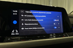 valkoinen Volkswagen Golf 2022 kuva 24.