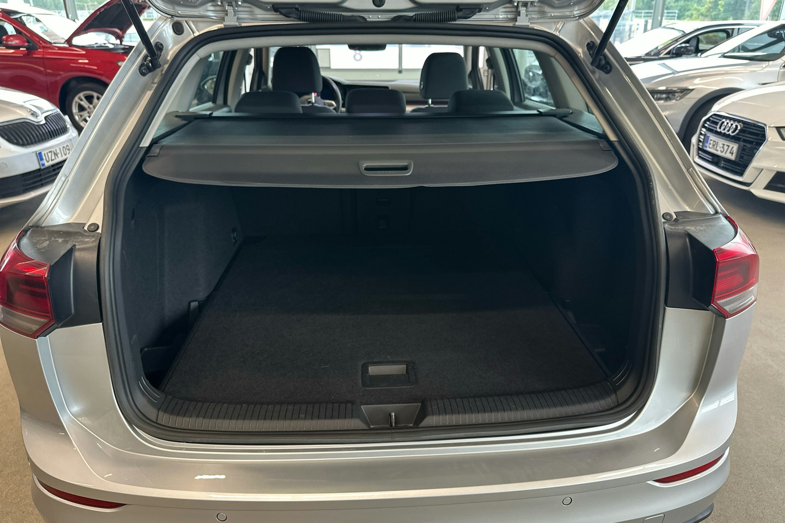 met. harmaa Volkswagen Golf 2022 kuva 9.