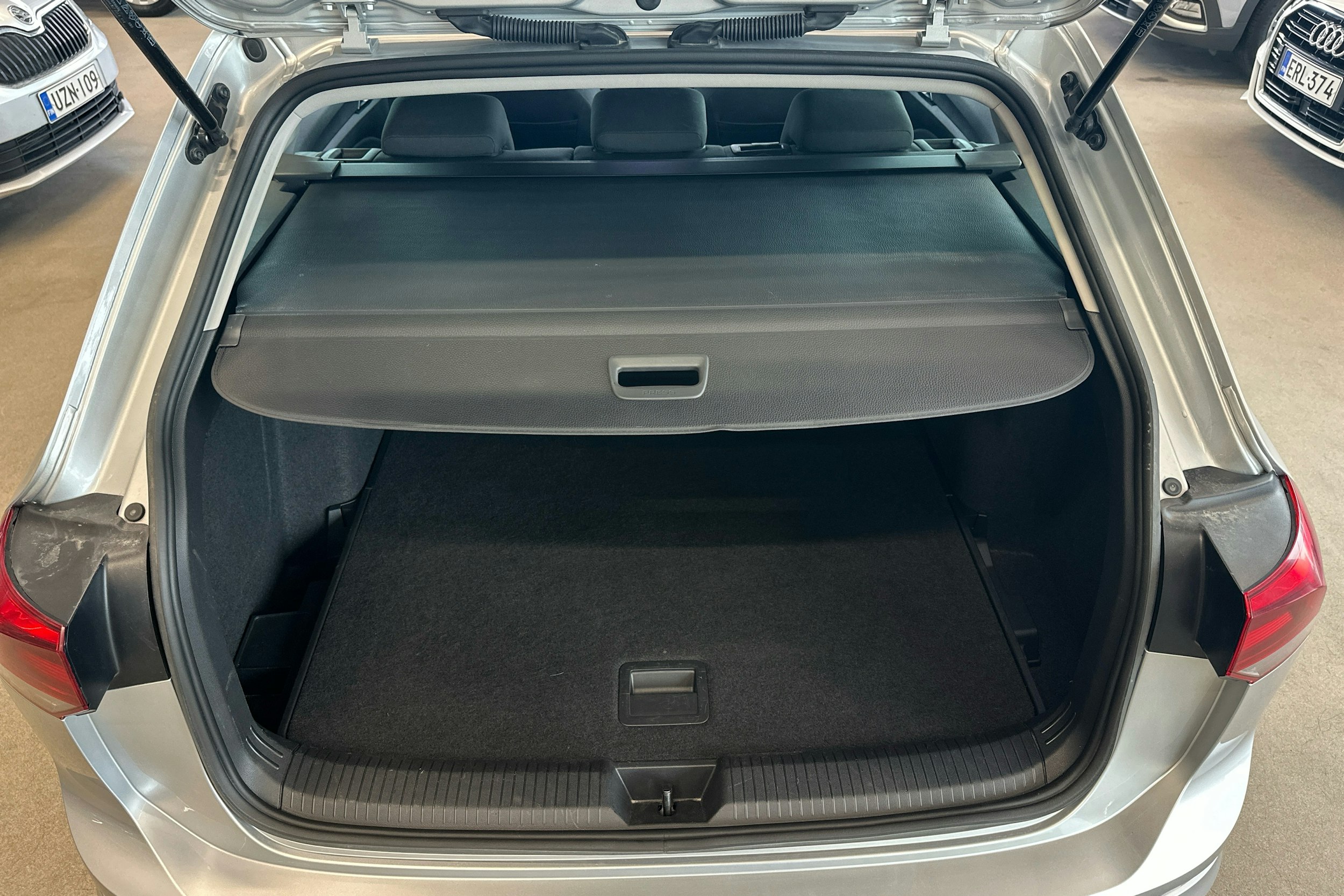 met. harmaa Volkswagen Golf 2022 kuva 10.