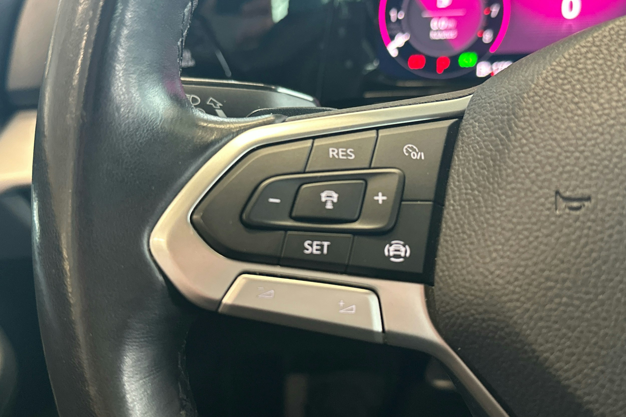 met. harmaa Volkswagen Golf 2022 kuva 16.