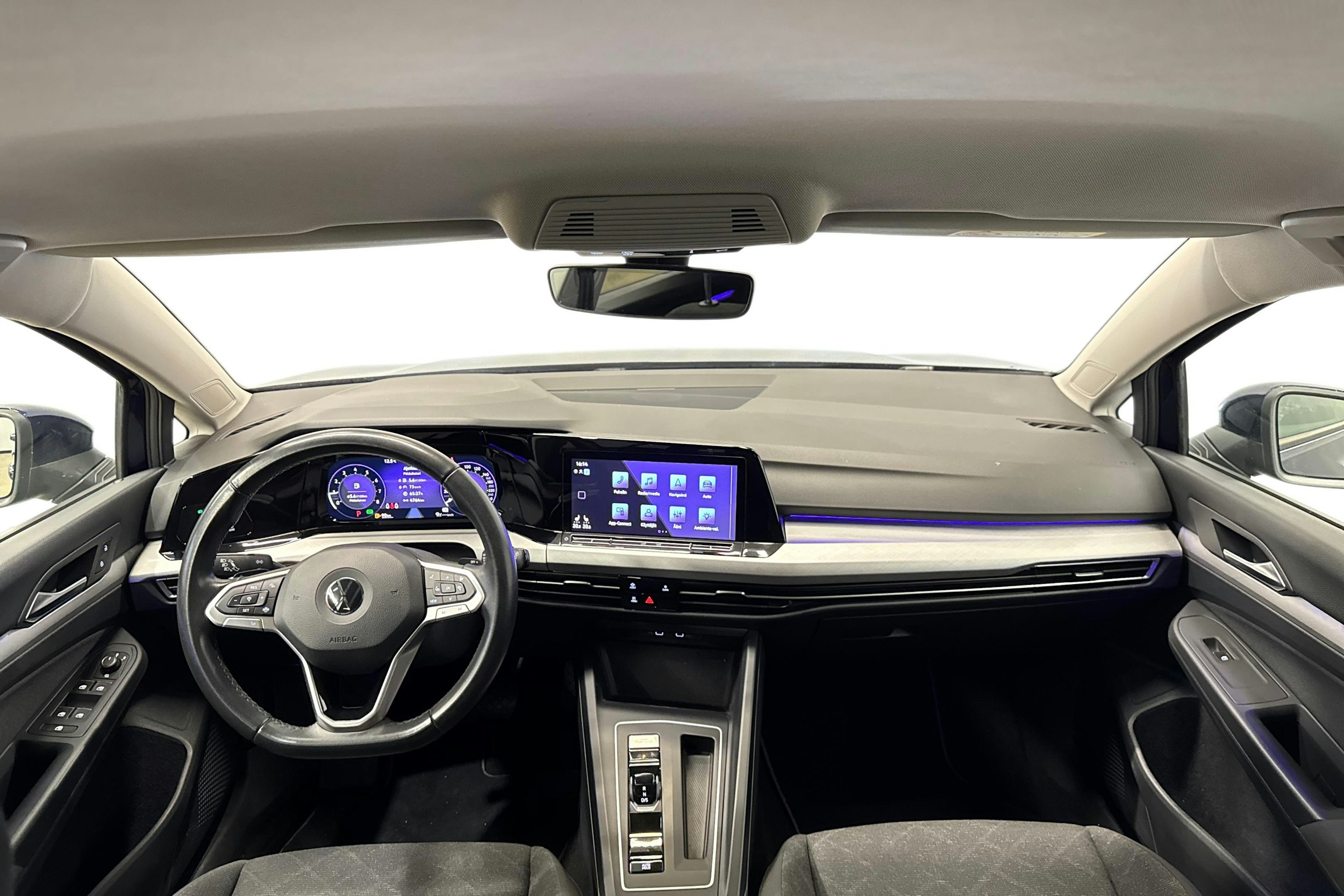 sininen Volkswagen Golf 2022 kuva 7.