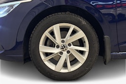 sininen Volkswagen Golf 2022 kuva 9.