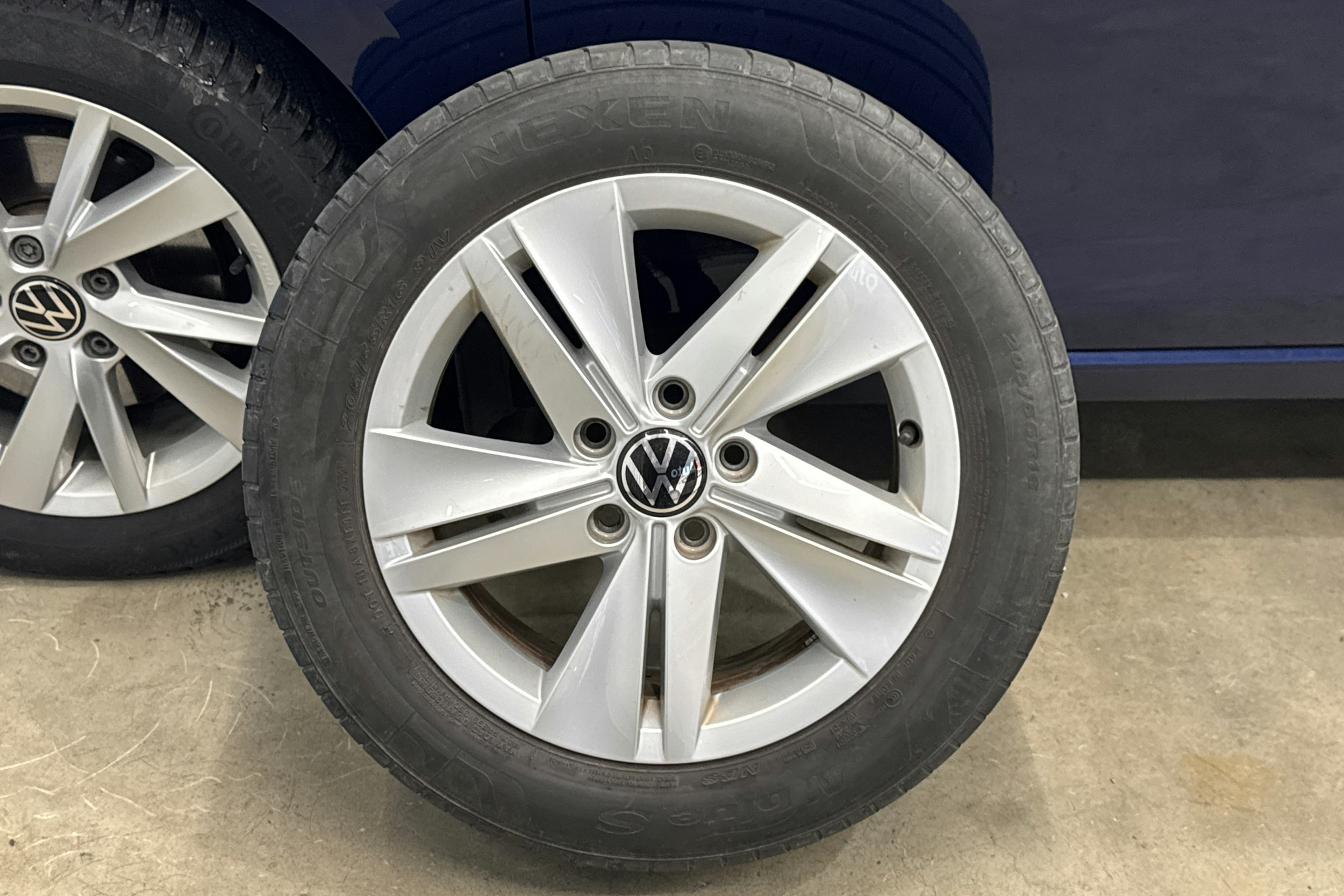 sininen Volkswagen Golf 2022 kuva 10.