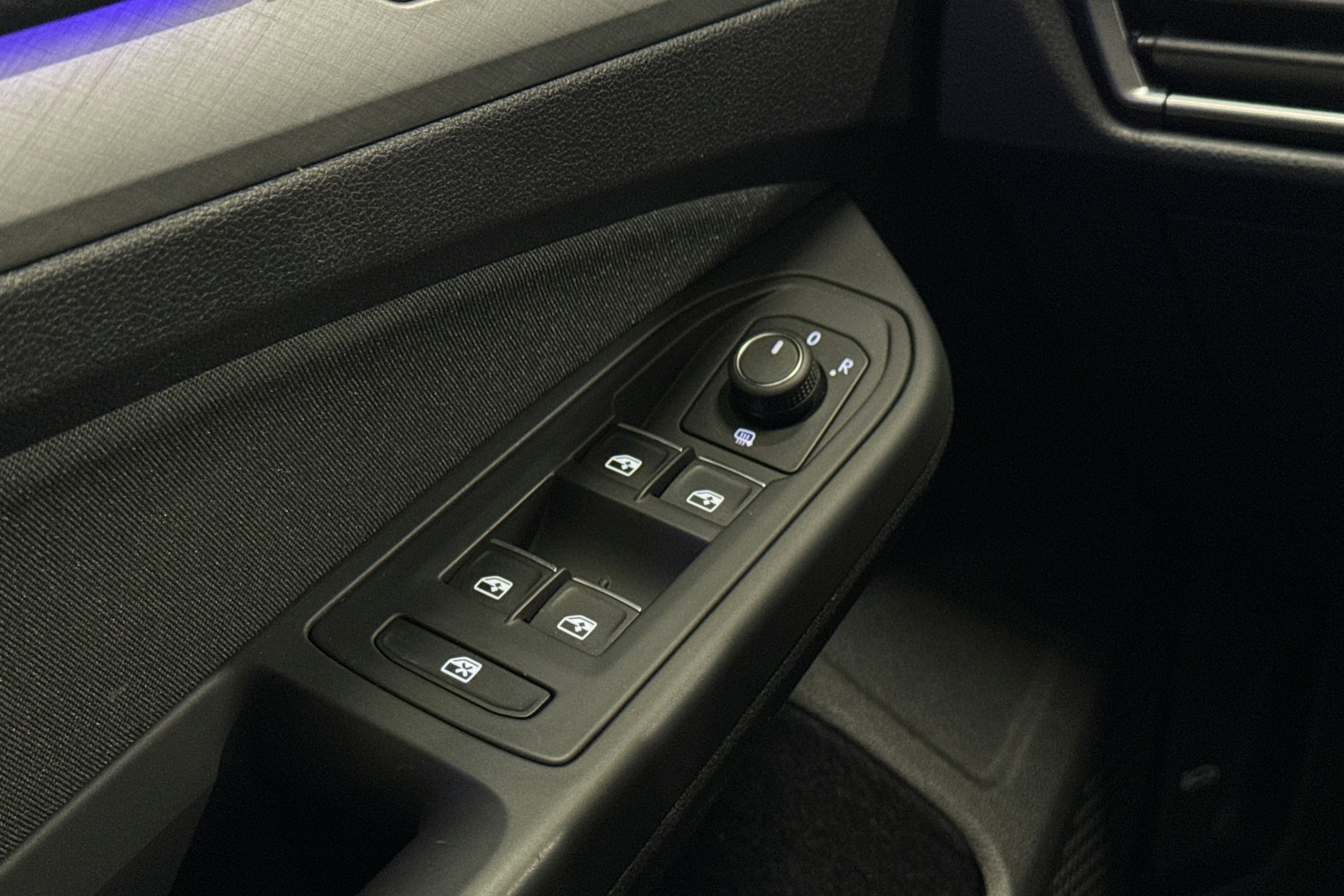 sininen Volkswagen Golf 2022 kuva 11.