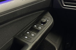 sininen Volkswagen Golf 2022 kuva 11.