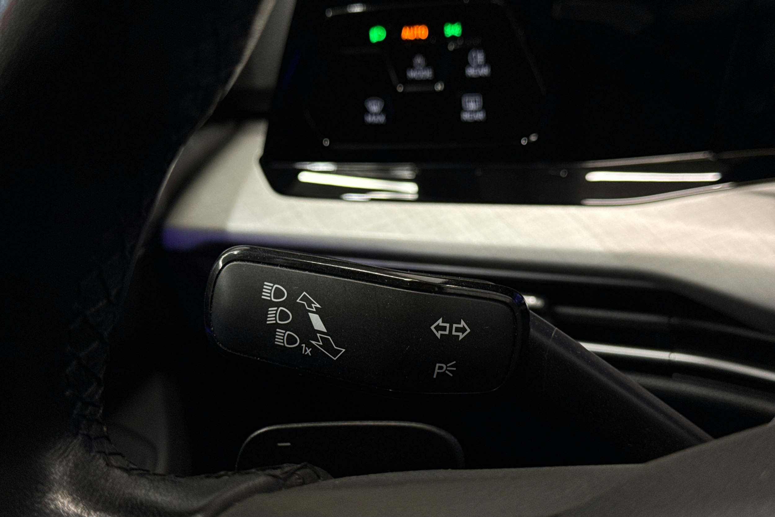 sininen Volkswagen Golf 2022 kuva 14.