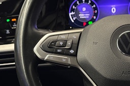 sininen Volkswagen Golf 2022 kuva 16.