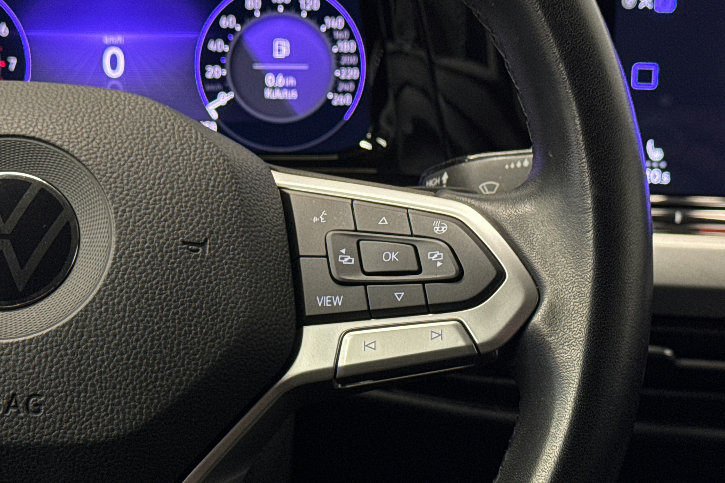 sininen Volkswagen Golf 2022 kuva 17.