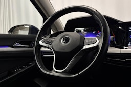 sininen Volkswagen Golf 2022 kuva 18.
