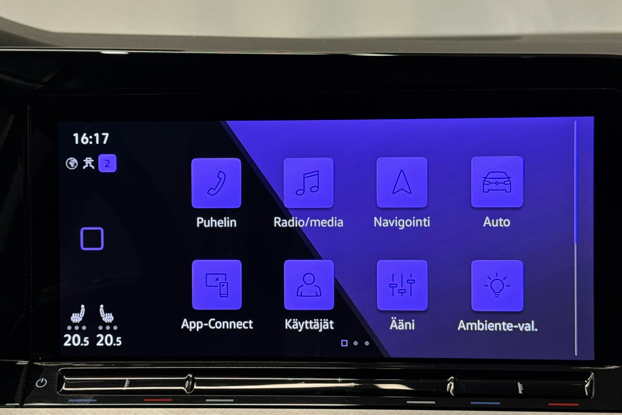 sininen Volkswagen Golf 2022 kuva 20.