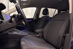 sininen Volkswagen Golf 2022 kuva 25.