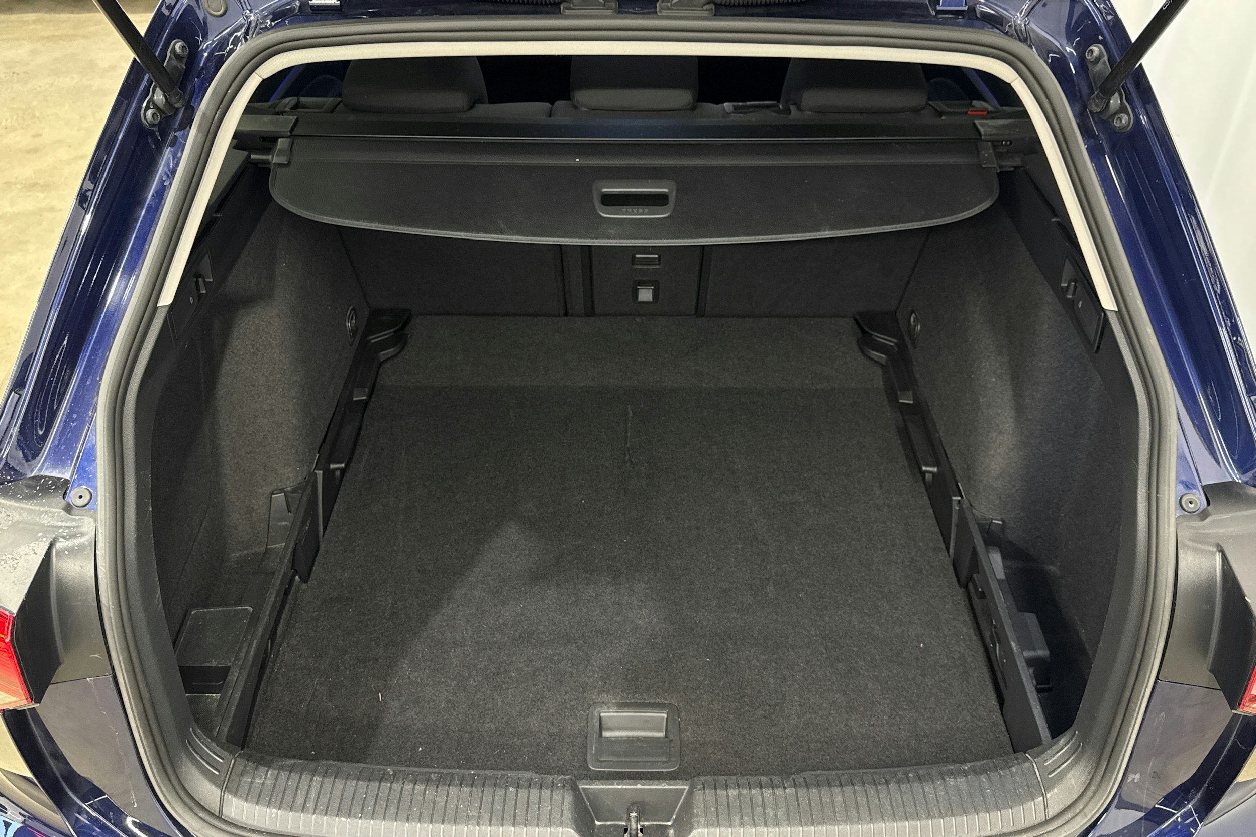 sininen Volkswagen Golf 2022 kuva 26.