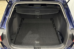 sininen Volkswagen Golf 2022 kuva 26.