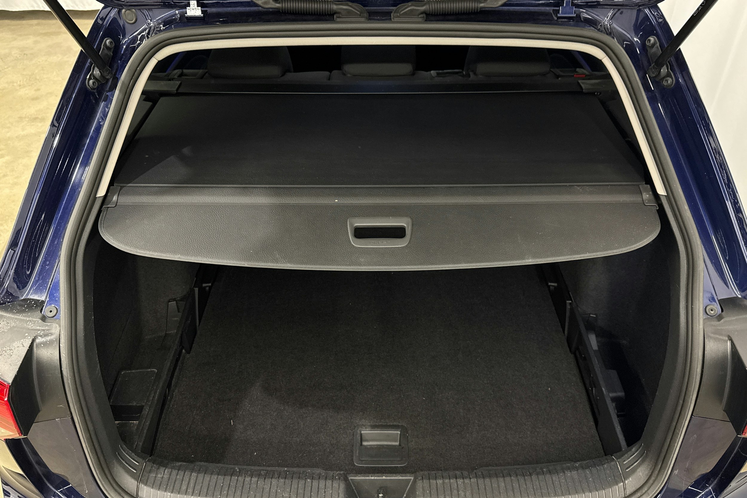 sininen Volkswagen Golf 2022 kuva 27.