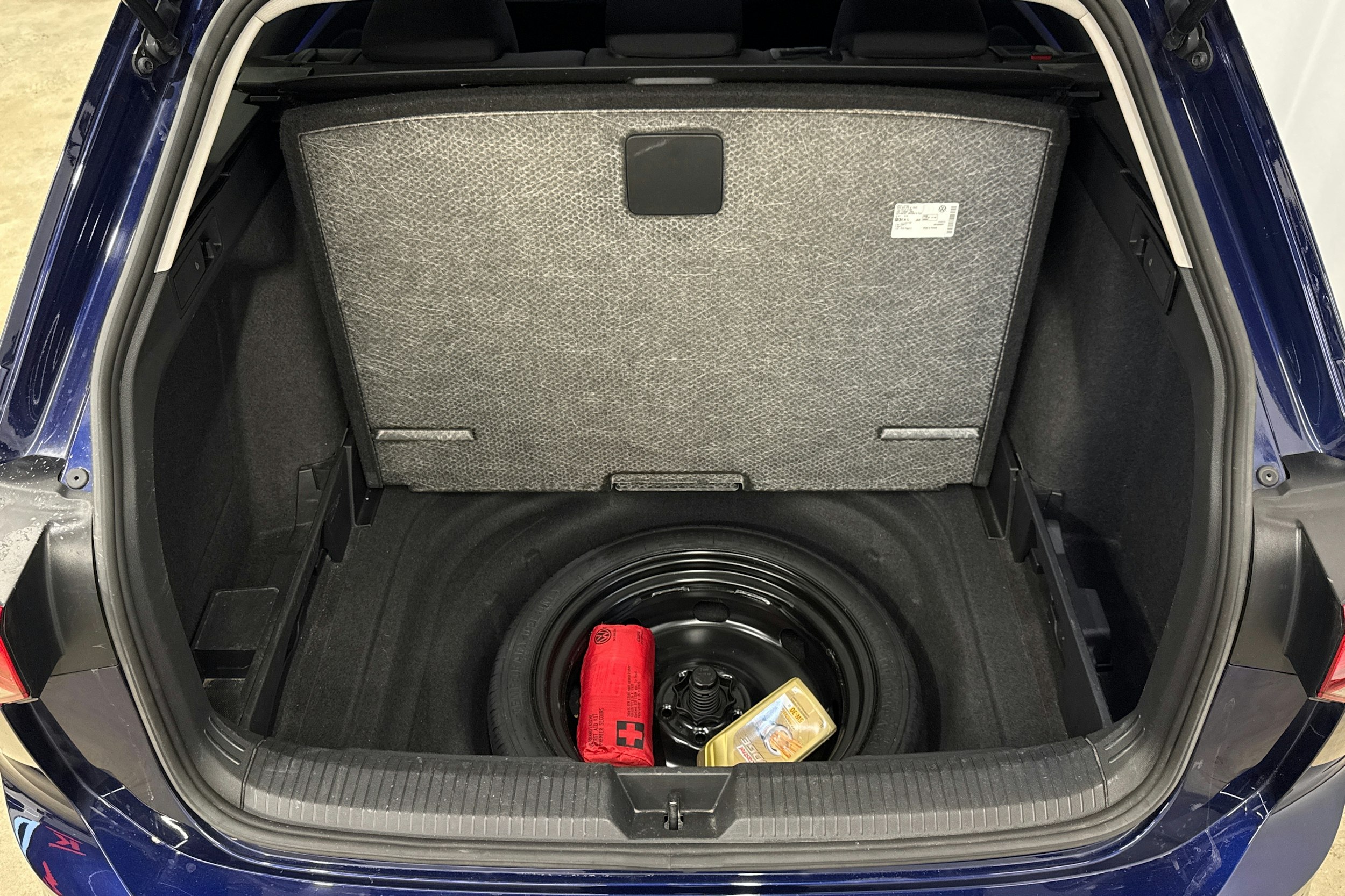 sininen Volkswagen Golf 2022 kuva 28.