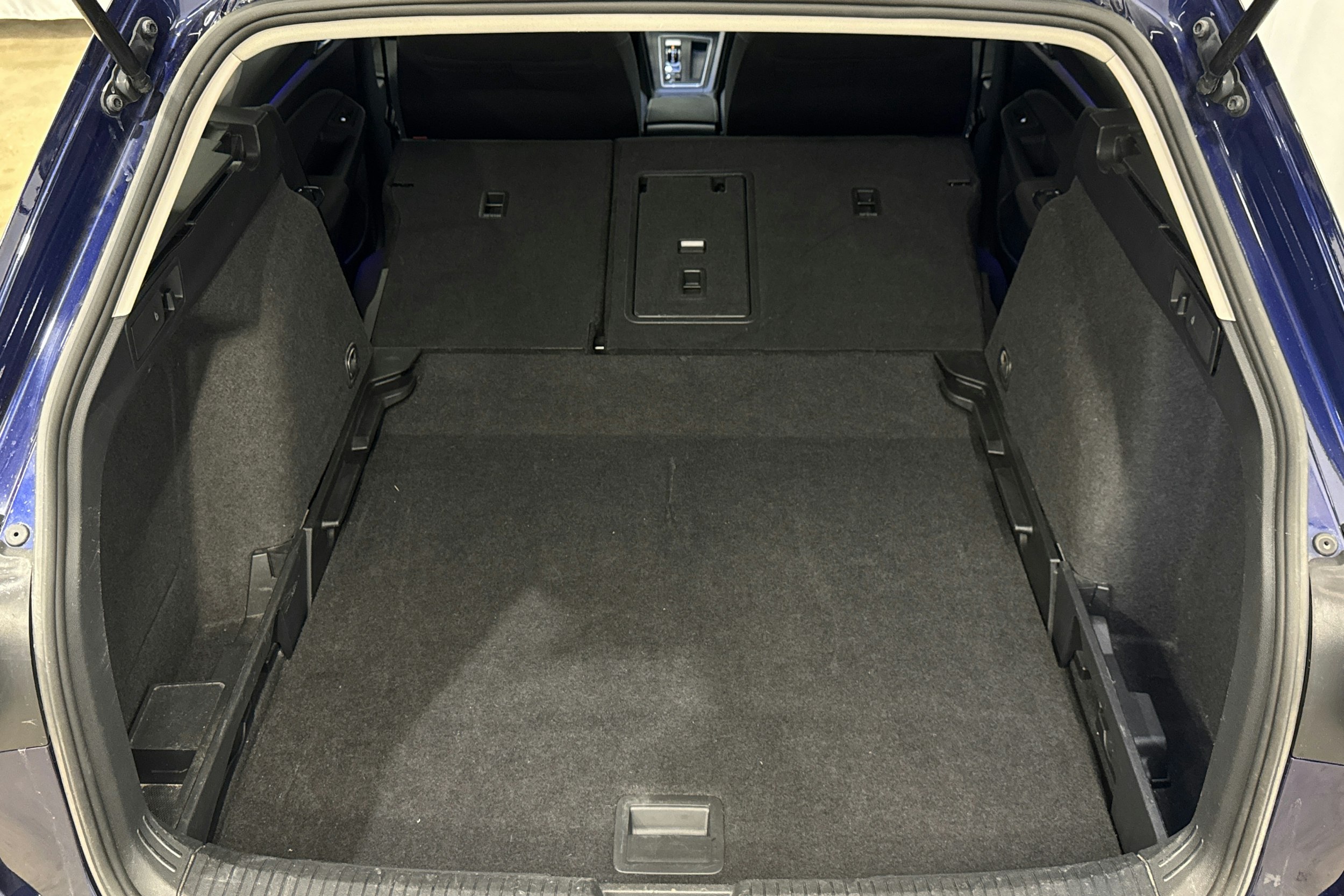 sininen Volkswagen Golf 2022 kuva 29.