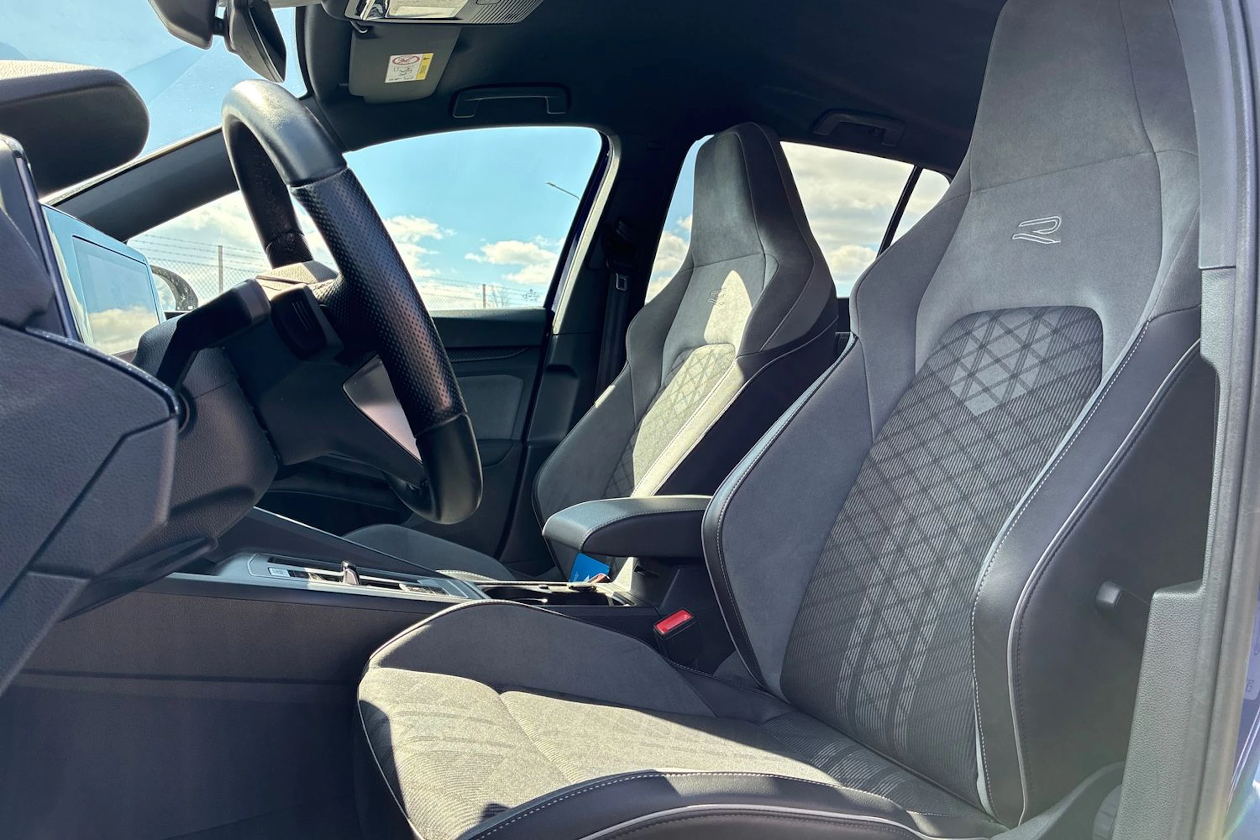 sininen Volkswagen Golf 2022 kuva 4.