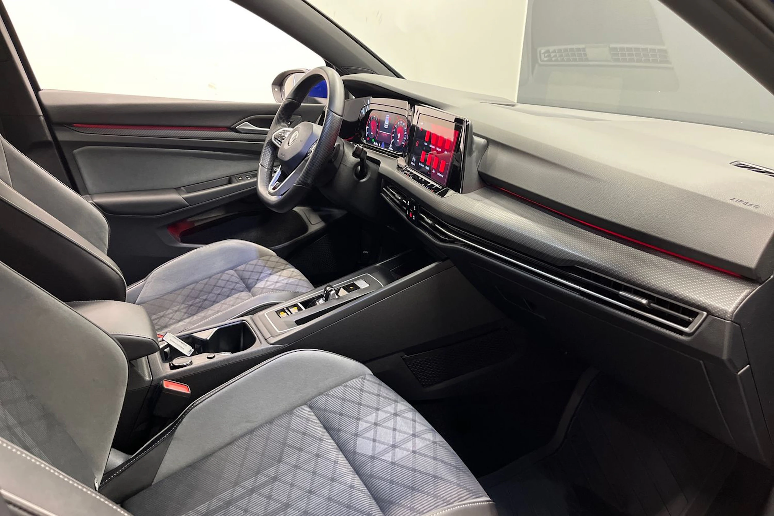 sininen Volkswagen Golf 2022 kuva 13.