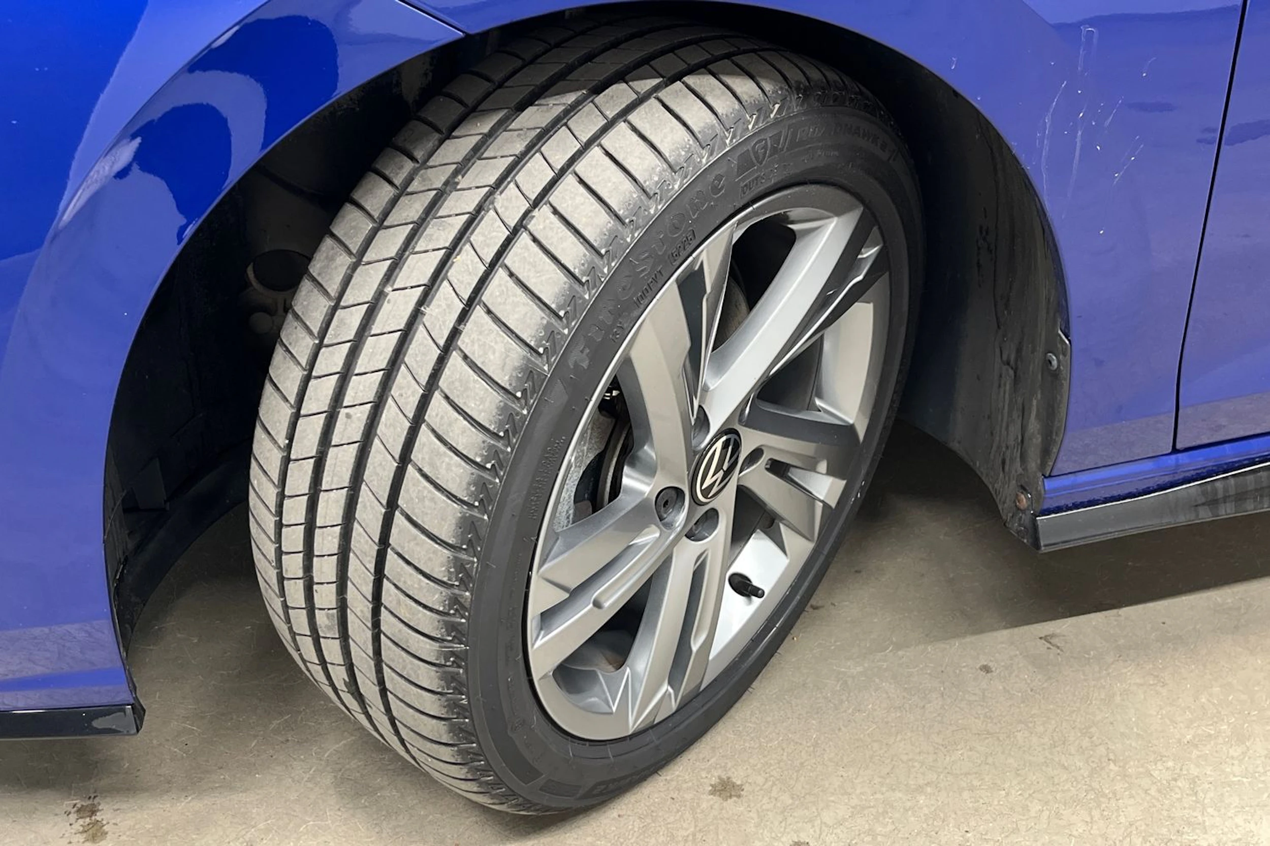 sininen Volkswagen Golf 2022 kuva 15.