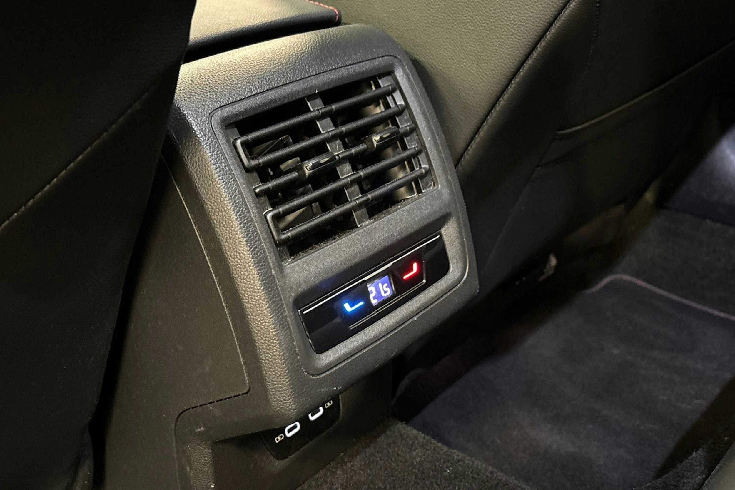 harmaa Volkswagen Golf 2022 kuva 17.