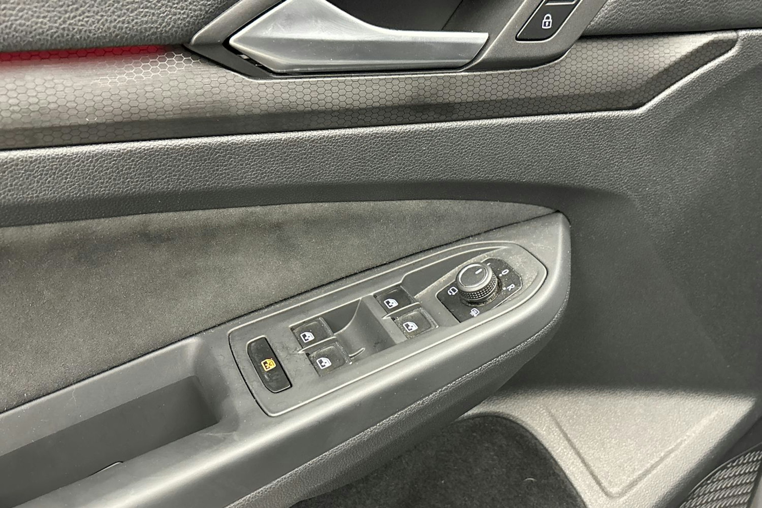harmaa Volkswagen Golf 2022 kuva 18.