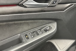 harmaa Volkswagen Golf 2022 kuva 18.