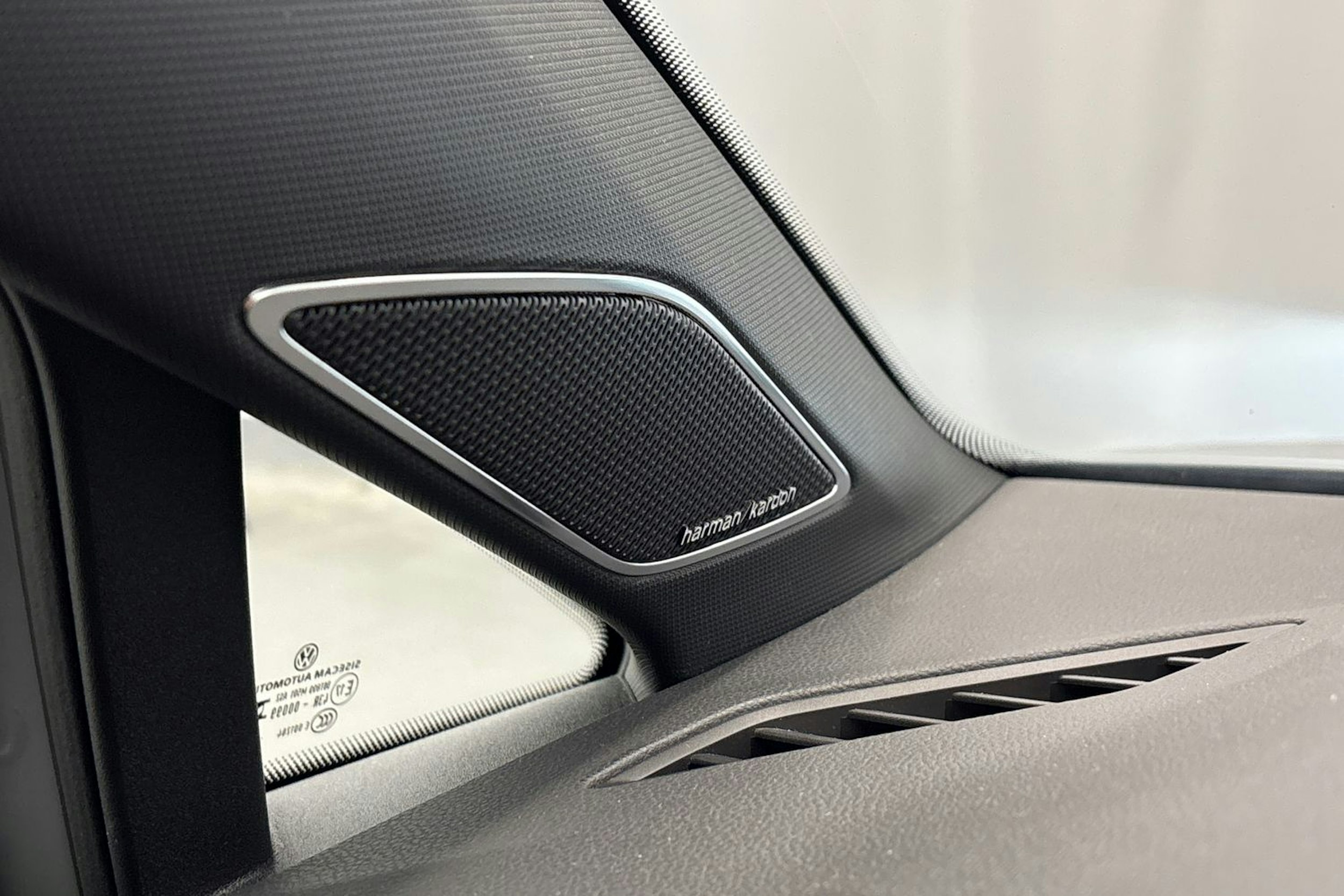 harmaa Volkswagen Golf 2022 kuva 19.