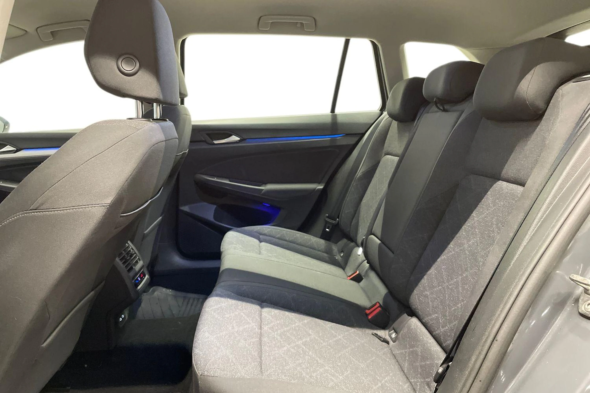 harmaa Volkswagen Golf 2022 kuva 8.