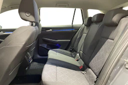 harmaa Volkswagen Golf 2022 kuva 8.