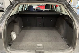 harmaa Volkswagen Golf 2022 kuva 12.