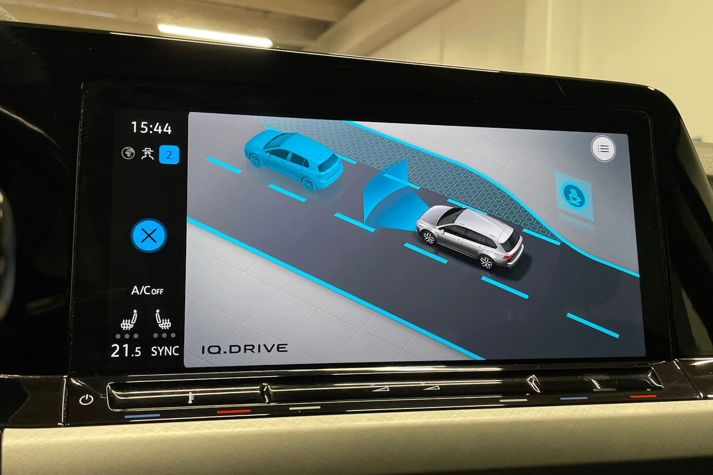 harmaa Volkswagen Golf 2022 kuva 16.